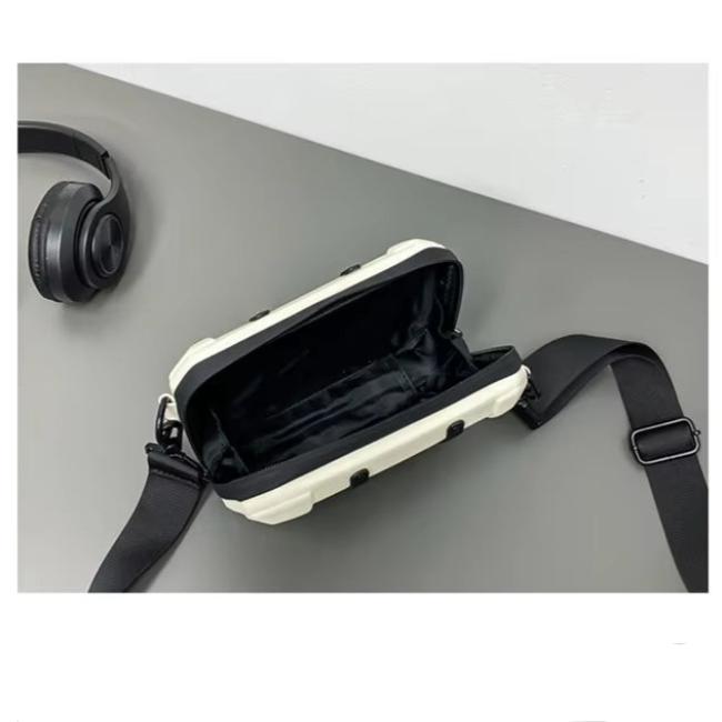 Felix | Compact Shoulder Bag