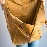 Lily | Chic Everyday Carryall – Sleek & Spacious Tote