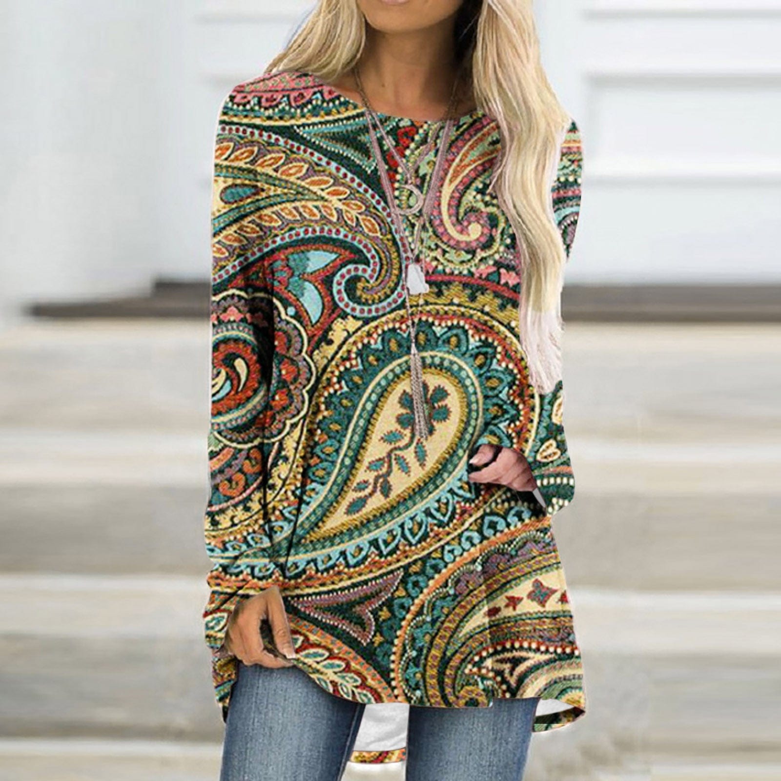 https://cdn.shopify.com/s/files/1/0826/7982/4718/files/amanda-eleganter-pullover-mit-mandala-druck-newberlin-mode-39923624018233.jpg?v=1715842865
