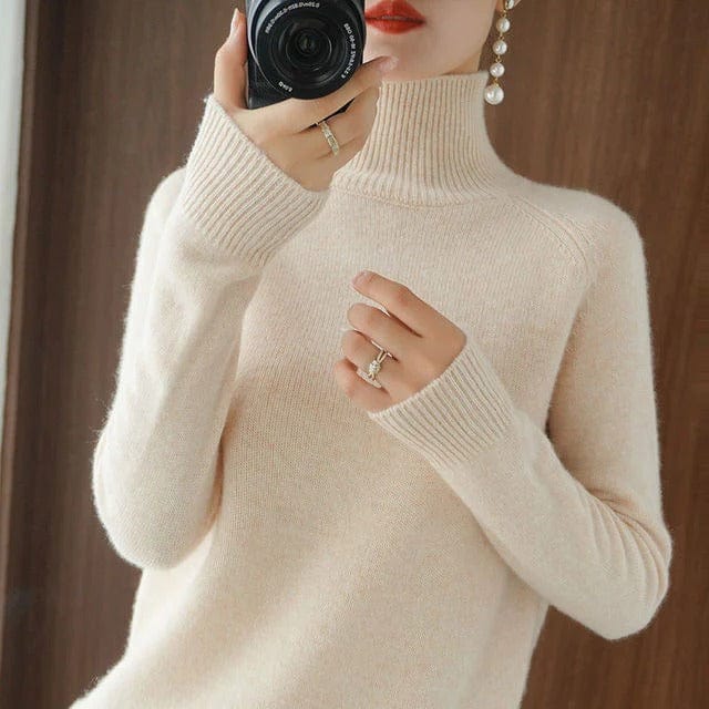 https://cdn.shopify.com/s/files/1/0826/7982/4718/files/elle-vire-stylischer-rollkragenpullover-newberlin-mode-40045773193529.jpg?v=1715853507