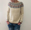 https://cdn.shopify.com/s/files/1/0826/7982/4718/files/isla-einzigartiger-pullover-newberlin-mode-52269581238598.jpg?v=1735838621